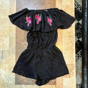 Women’s SZ S JAPNA BLACK CREPE Embroidered Off The Shoulder Shorts Romper